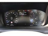 単眼式のスピードメーターは液晶表示で視認性も良く、運転に集中することが出来ます。