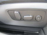 運転席メモリー付きフロント電動シート装備。