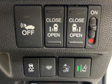 【両側電動スライドドア】運転席/助手席側とも電動スライドドアを装備。お子様の乗降りやお買い物の荷物の積み降ろしにも便利!さらに挟みこみ防止機構付きで安心です。
