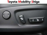 ドライビングポジションの調節に便利なパワ-シ-トを装備しています。