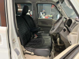 運転席、助手席です。座面も広くゆったりと座れます!
