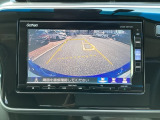 運転が苦手な方も車庫入れラクラクです!ギアをリバースに入れれば自動的にモニターが切り換わりますので、面倒な操作は不要です。狭い駐車場もお車を傷つけず安心です!