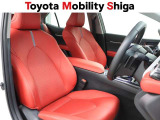 運転席も助手席もリラックスしてゆったりと座っていただけます。