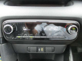 オートエアコンなので、お好みの温度に設定することで車内を快適にしてくれます。