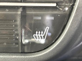【シートヒーター】寒い日に重宝するシートヒーター!エアコンより早く温まってくれるので寒がりの人も安心ですね♪エアコンの温風は乾燥するから苦手、という方にもをおすすめです。