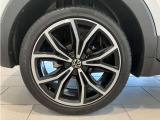 純正18インチアルミ!タイヤサイズは215/45R18です