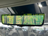 【デジタルインナーミラー】後席の大きな荷物や同乗者で後方が確認しづらい時でも安心!カメラが撮影した車両後方の映像をルームミラー内に表示。クリアな視界で状況の確認が可能です!