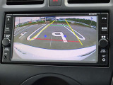 【バックモニター】車をバックさせる際に後方の様子をカーナビのモニターで確認。バック駐車を安全にスムーズに行うことができます!