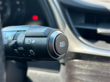【 オートマチックハイビーム 】先行車や対向車のライトを認識し、ハイビームとロービームを自動で切り替える機能です。