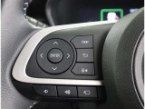 メーター内パネルのコントローラーです。燃費情報などさまざまなデータが見れますよ。