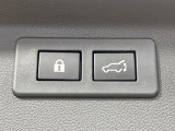 【パワーバックドア】スマートキーや運転席のボタンを押すだけでリアゲートが自動で開閉します!荷物を持っている時や、高い位置にあるバックドアを閉める際に便利な機能です♪