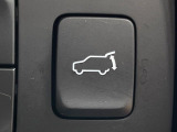 【パワーバックドア】スマートキーや運転席のボタンを押すだけでリアゲートが自動で開閉します!荷物を持っている時や、高い位置にあるバックドアを閉める際に便利な機能です♪