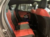 メルセデス・ベンツの定める厳しい基準をクリアしたお車のみをご案内させて頂きます。納車前整備はメーカー規定に基づき当店3Fの指定工場で入念に行なわれます。熟練のメカニックがお客様のお車を整備致します。