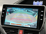 【バックカメラ】駐車時に後方がリアルタイム映像で確認できます。大型商業施設や立体駐車場での駐車時や、夜間のバック時に大活躍!運転スキルに関わらず、今や必須となった装備のひとつです!