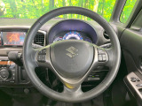 【純正革巻きステアリング】上質な革を使用することで、手にしっかり馴染みとても運転しやすいハンドルです♪