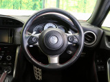 【純正革巻きステアリング】上質な革を使用することで、手にしっかり馴染みとても運転しやすいハンドルです♪