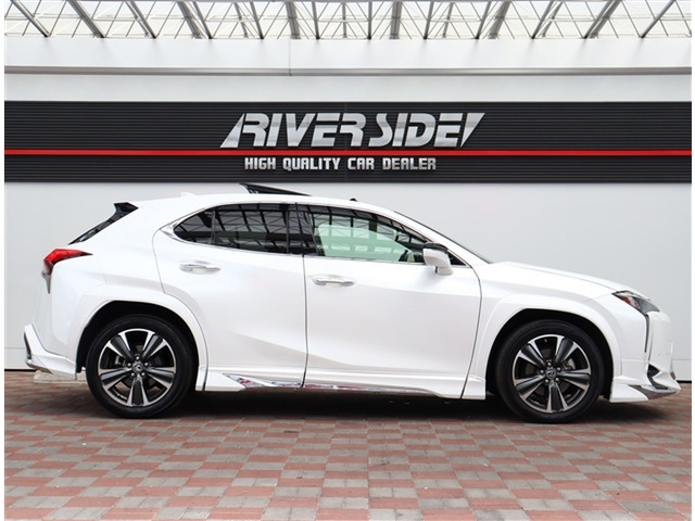 レクサス UX 200 バージョンL モデリスタエアロ サンルーフ 10.3