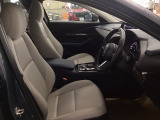 シートはフィット性も良く、楽な運転姿勢を保てます。