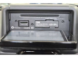 DVD、CD、SDカードのメディアが使用できます。