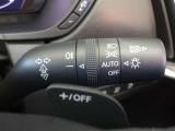 アダプティブLEDヘッドライト ハイビーム(AUTO)走行時、先行車や対向車の部分だけ自動的に減光します。路肩の歩行者、標識など見つけやすくなります。