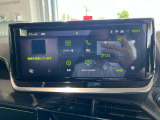 10インチのタッチスクリーンを装備。エアコンやオーディオ、ハンズフリー通話、ADAS(先進運転支援システム)などの情報操作を指先で直感的に行なえます