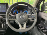 インテリアに合わせたデザインのステアリングは、運転される方のことも考え、運転しやすい形状、大きさです。是非一度、実際に触ってお確かめください。