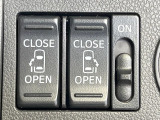 【両側パワースライドドア】スマートキーや運転席のスイッチで後席両側スライドドアの開閉が可能♪電動だから力を入れてドアを開ける必要が無く、小さなお子様でも簡単に開け閉めでき快適です♪