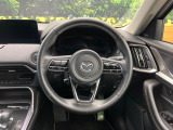 【純正革巻きステアリング】上質な革を使用することで、手にしっかり馴染みとても運転しやすいハンドルです♪