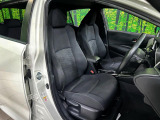 運転席まわりには十分なスペースがあり、大柄な方でもゆったり運転していただける環境です。