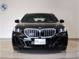【キドニーグリル】BMWは約90年もの間、ほぼ全ての車両にひと目でBMWだと分かるこの特徴的なフロントグリルが備えられ、デザイン・アイコンとして親しまれてきました。