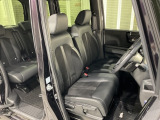 乗降がしやすい運転席。高さが調節できて小柄な女性でもベストポジションをとることができます。