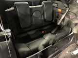 床下収納式のサードシートです。座席部分をコンパクトに収納でき、広大な荷室スペースとしてお使いいただけます!乗車人数や荷物の量など利用シーンに合わせて3列目を有効活用でき、とっても便利♪