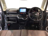 【前方視界】開放的な前方視界!運転がしやすく疲れにくいです♪窓が大きく、見通しがとっても良いおクルマですよ♪