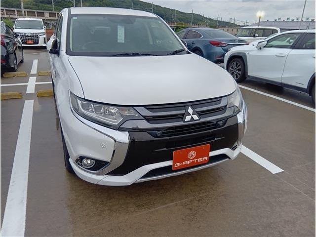 アウトランダーPHEV2.0 G セイフティパッケージ 4WDユーザー買取車360カメラ電気温水式ヒ-タ-