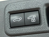 【パワーバックドア】スマートキーや運転席のボタンを押すだけでリアゲートが自動で開閉します!荷物を持っている時や、高い位置にあるバックドアを閉める際に便利な機能です♪