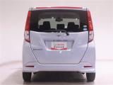 ハイマウントストップランプ採用で、後続車に対して自車の存在をアピールしてくれます!