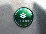 エンジン、エアコンなどを制御し低燃費な『ECONモード』に、また走りを楽しみたいとき、空調など快適性を重視したいときにはスイッチOFFで通常モードに切り替えができます!