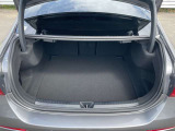 【トランク】乗車人数や荷物の形・大きさなどに合わせて様々なアレンジが可能な分割可倒式シート。バックレストを前方に倒すことで、トランクスペースを拡大することができます。