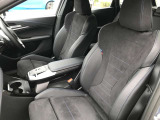 【助手席シート】運転席シート同様長時間乗車・スポーツドライビングでも疲れにくい形状にセッティングされたシートを装備しております。