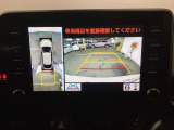 リアカメラ装備、運転に自信のない方でも安心して車庫入れができるリバース連動リアカメラが装着されています。狭い駐車場はもちろん、雨の日や夜間でもストレスなく運転していただけます。