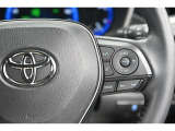 アダプティブクルーズコントロール機能付きです。走行中に先行車の様子を検知しながら、設定した車速の範囲内で先行車との距離のキープを支援します。詳細は販売店スタッフまでおたずねください。