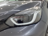LEDヘッドライトは、点灯の瞬間から最大光量を発揮し、突然暗くなるトンネルなどでの安定感を高めます。
