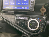 【オートエアコン】一度お好みの温度に設定すれば、車内の温度を検知し風量や温度を自動で調整。暑い…寒い…と何度もスイッチ操作をする必要はありません。快適な車内空間には必須の機能ですね♪
