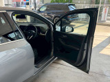 弊社在庫車両はすべて、入庫段階での客観的且つ厳正な車両チェック(第3者機関日本査定協会による査定)を実施しております。メーター改ざん車、修復歴車などは一切ございません。ご安心の上ご検討ください。