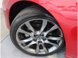 タイヤサイズは、225/45R/19インチです。