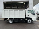 十文字店トラック・バス・重機センターは、スーパーモールラッキーのすぐ近く!ショッピングのついでに是非お立ち寄り下さい!トラック、バス、ホイールローダーなど展示中です!