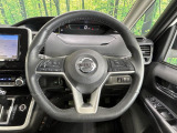【純正革巻きステアリング】上質な革を使用することで、手にしっかり馴染みとても運転しやすいハンドルです♪