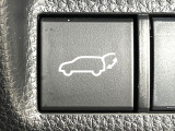 【パワーバックドア】スマートキーや運転席のボタンを押すだけでリアゲートが自動で開閉します!荷物を持っている時や、高い位置にあるバックドアを閉める際に便利な機能です♪