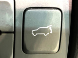 【パワーバックドア】スマートキーや運転席のボタンを押すだけでリアゲートが自動で開閉します!荷物を持っている時や、高い位置にあるバックドアを閉める際に便利な機能です♪