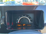 整備スタッフは国家資格を持つプロの整備士です。車検の受入/中間/完成検査と保安基準発行のすべても自社で行います。